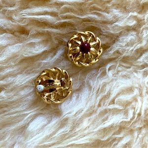 Vintage CLIP ON earrings.